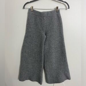 Genuine People Gray wool capri pants size Small/ Medium